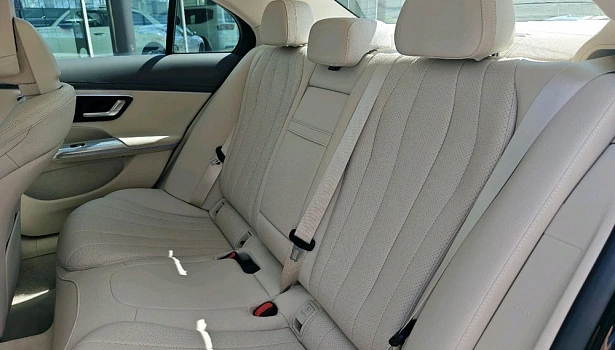 Mercedes-Benz E 2.0d 4MATIC Седан (197 л.с.) фото 13