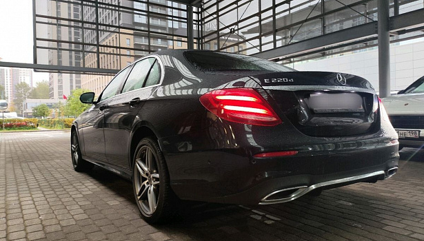 Mercedes-Benz E 220 d 4MATIC Седан Sport (194 л.с.) фото 4