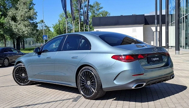 Mercedes-Benz E 2.0d 4MATIC Седан (197 л.с.) фото 4