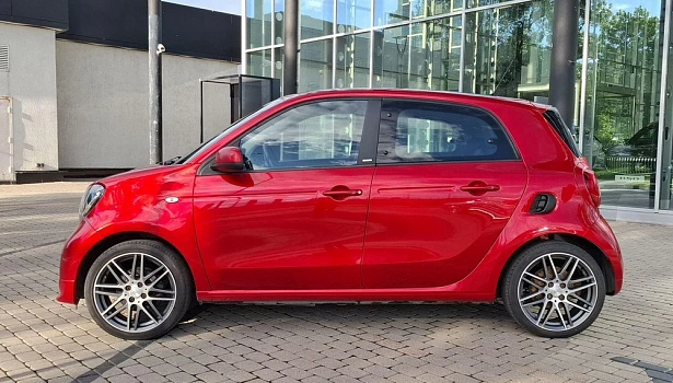 Smart Forfour 0.9 4WD Хэтчбек Brabus (109 л.с.) фото 3