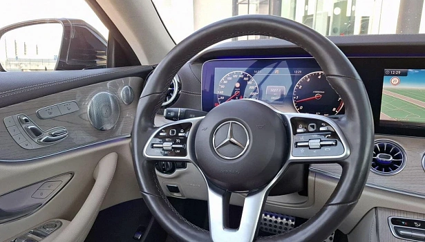 Mercedes-Benz E 450 4MATIC Купе Sport (367 л.с.) фото 26