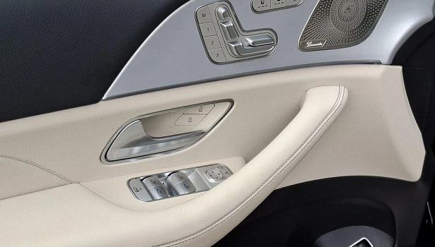 Mercedes-Benz GLE 300 d 4MATIC Внедорожник (269 л.с.) фото 20