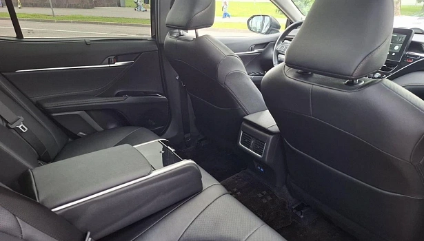 Toyota Camry 2.5 4WD Седан DeLuxe (209 л.с.) фото 14