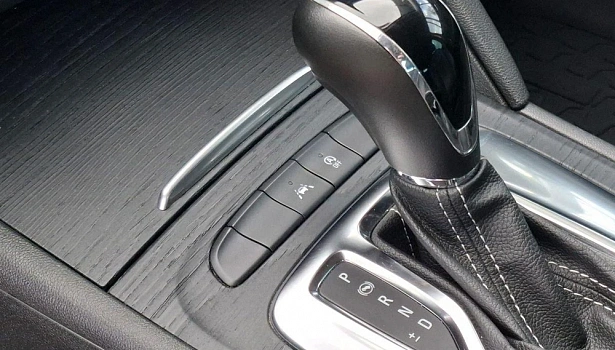 Opel Insignia 2.0d 4WD Универсал (170 л.с.) фото 21