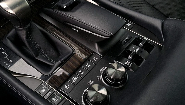 Lexus LX 5.7 4WD Внедорожник Black Vision (367 л.с.) фото 20