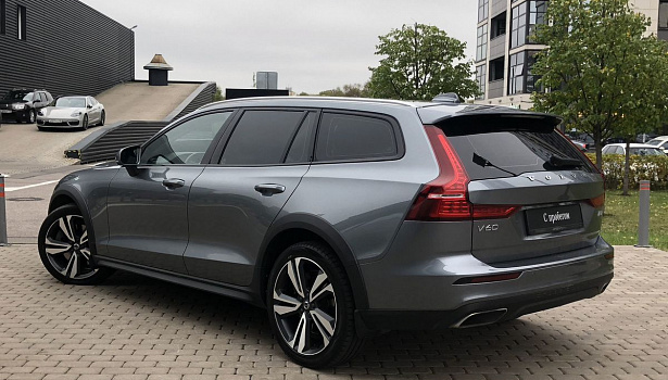 Volvo V60 2.0 4WD Универсал (250 л.с.) фото 4