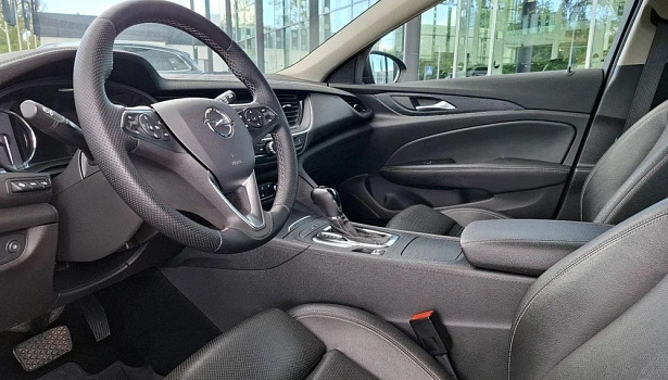 Opel Insignia 2.0d 4WD Универсал (170 л.с.) фото 10
