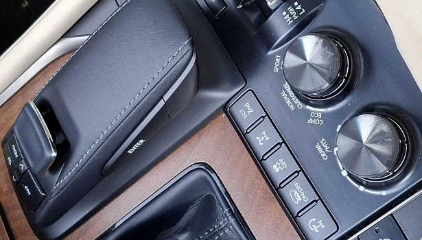 Lexus LX 5.7 4WD Внедорожник Superior (367 л.с.) фото 27