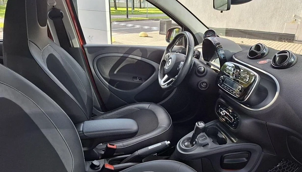 Smart Forfour 0.9 4WD Хэтчбек Brabus (109 л.с.) фото 12