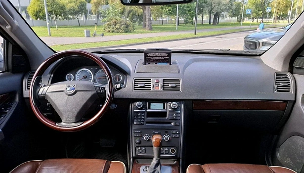 Volvo XC90 2.5 4WD Внедорожник (5 мест) (210 л.с.) фото 9