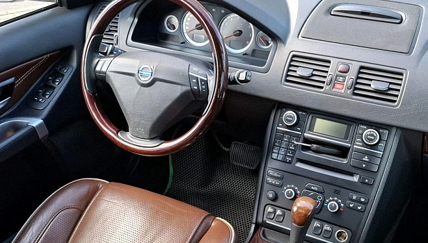 Volvo XC90 2.5 4WD Внедорожник (5 мест) (210 л.с.) фото 15