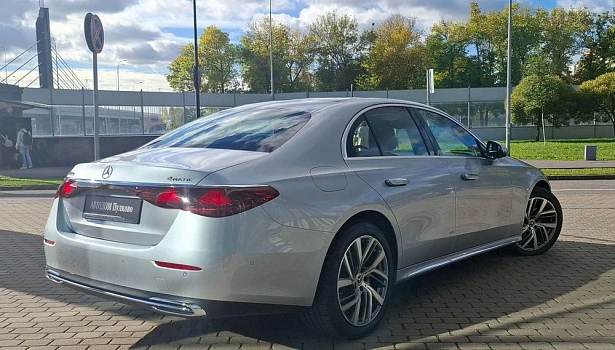 Mercedes-Benz E 2.0d 4MATIC Седан (197 л.с.) фото 6