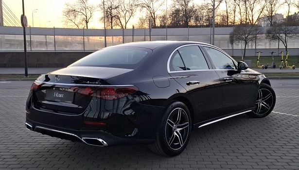 Mercedes-Benz E 2.0 4MATIC Седан (258 л.с.) фото 4