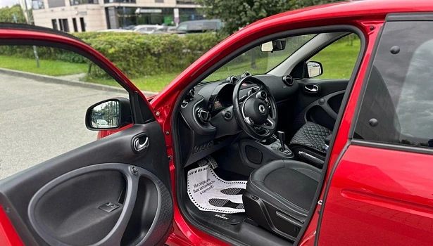 Smart Forfour 0.9 4WD Хэтчбек Brabus (109 л.с.) фото 31