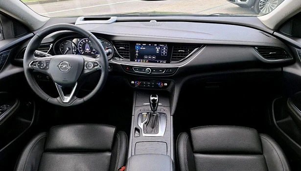 Opel Insignia 2.0d 4WD Универсал (170 л.с.) фото 9