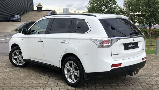 Mitsubishi Outlander 3.0 4WD Внедорожник Ultimate (230 л.с.) фото 4