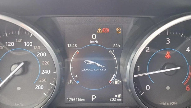 Jaguar F-Pace 2.0d 4WD Внедорожник Prestige (180 л.с.) фото 19