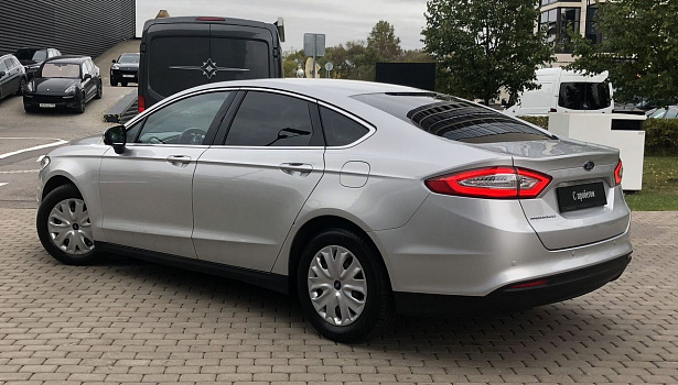 Ford Mondeo 2.5 4WD Седан (149 л.с.) фото 4