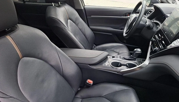 Toyota Camry 2.5 4WD Седан DeLuxe (209 л.с.) фото 12