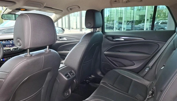 Opel Insignia 2.0d 4WD Универсал (170 л.с.) фото 13