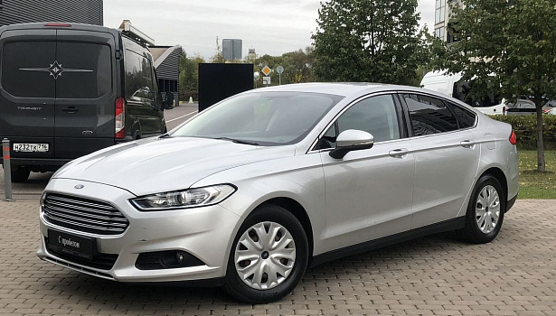 Ford Mondeo 2.5 4WD Седан (149 л.с.) фото 1