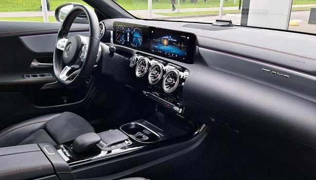 Mercedes-Benz CLA 250 4MATIC Купе Sport (224 л.с.) фото 11