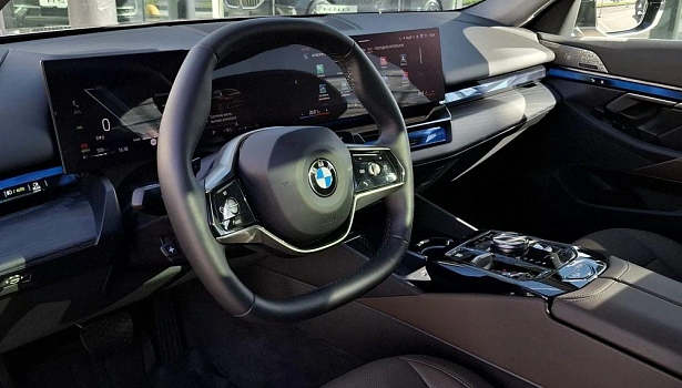 BMW 5 серии 2.0 4WD Седан M Sport (258 л.с.) фото 10