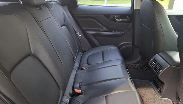 Jaguar F-Pace 2.0d 4WD Внедорожник Prestige (180 л.с.) фото 13