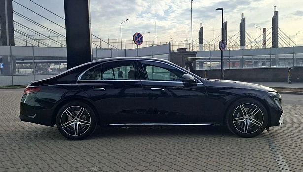 Mercedes-Benz E 2.0 4MATIC Седан E 300 4MATIC (258 л.с.) фото 2