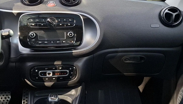 Smart Forfour 0.9 4WD Хэтчбек Brabus (109 л.с.) фото 23