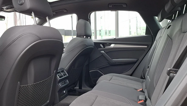 Audi Q5 Sportback 2.0hyb 4WD Внедорожник (299 л.с.) фото 14