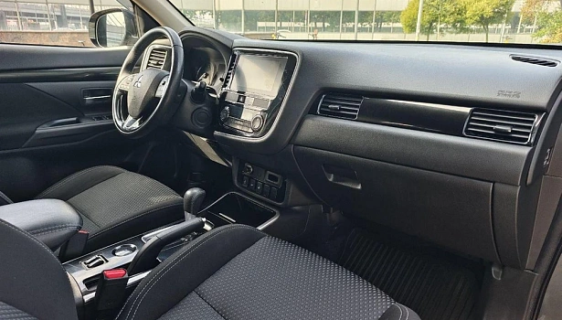 Mitsubishi Outlander 2.0 4WD Внедорожник Inform (146 л.с.) фото 10