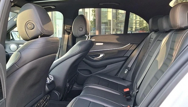 Mercedes-Benz E 220 d 4MATIC Седан Sport (194 л.с.) фото 14