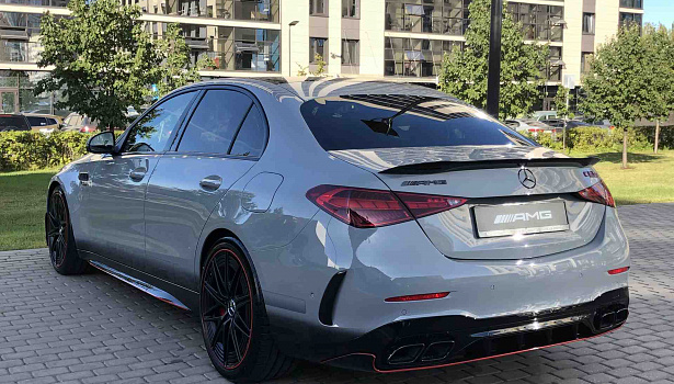 Mercedes-Benz AMG C63 S E Performance 4MATIC Седан (680 л.с.) Серые Альпы ALPINE Grau Лаковый фото 4