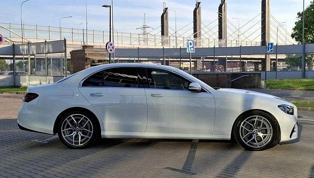 Mercedes-Benz E 220 d 4MATIC Седан Sport (194 л.с.) фото 7