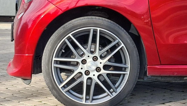 Smart Forfour 0.9 4WD Хэтчбек Brabus (109 л.с.) фото 17