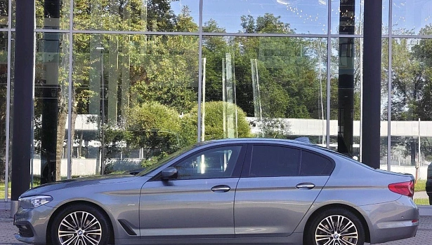 BMW 5 серии 520 d 4WD Седан Sport Line (190 л.с.) фото 3
