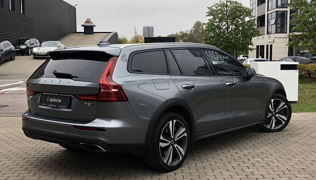 Volvo V60 2.0 4WD Универсал (250 л.с.) фото 6