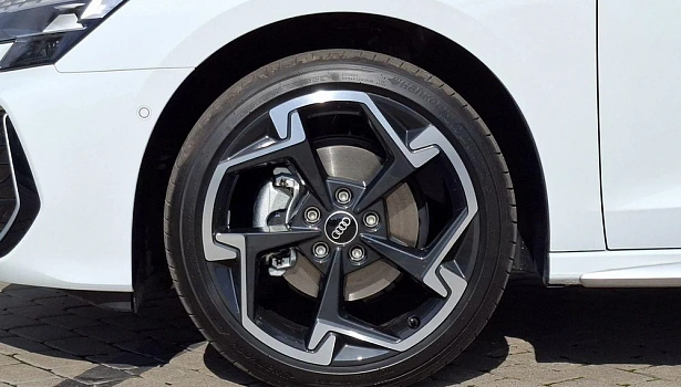 Audi A3 1.5 4WD Хэтчбек (160 л.с.) фото 21