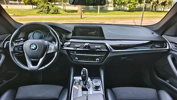 BMW 5 серии 520 d 4WD Седан Sport Line (190 л.с.) фото 9