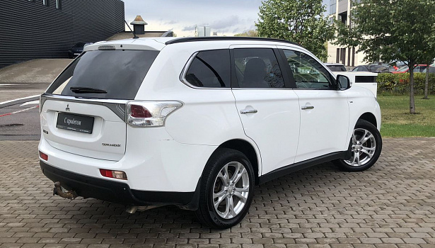 Mitsubishi Outlander 3.0 4WD Внедорожник Ultimate (230 л.с.) фото 6