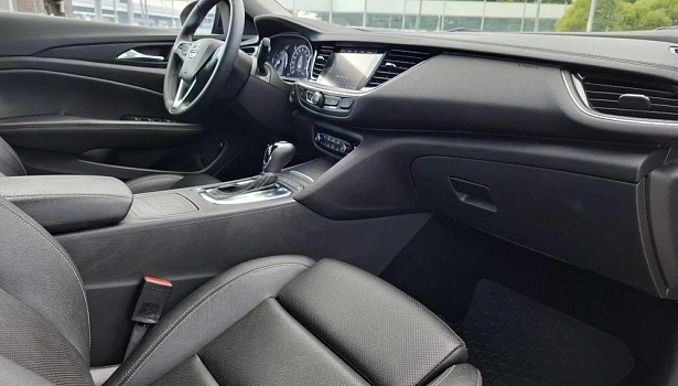 Opel Insignia 2.0d 4WD Универсал (170 л.с.) фото 11