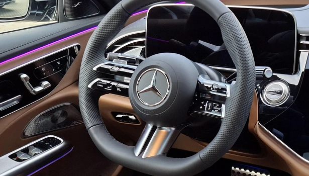 Mercedes-Benz E 2.0 4MATIC Седан E 300 4MATIC (258 л.с.) фото 23