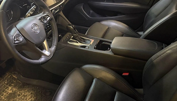 Opel Insignia 2.0d 4WD Универсал (170 л.с.) фото 27