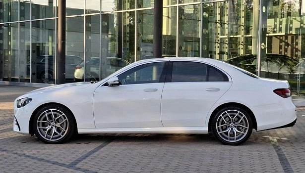 Mercedes-Benz E 220 d 4MATIC Седан Sport (194 л.с.) фото 3