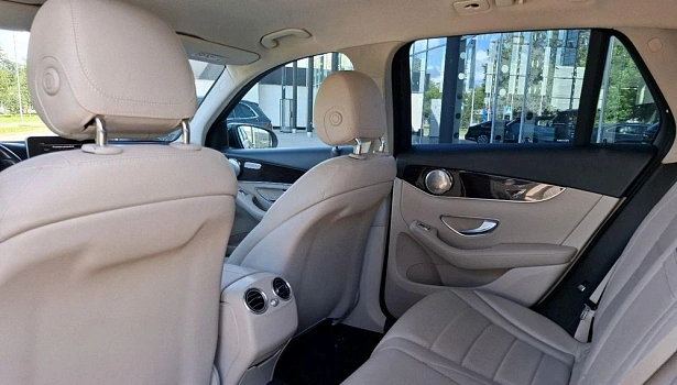 Mercedes-Benz GLC 250 4MATIC Внедорожник (211 л.с.) фото 13