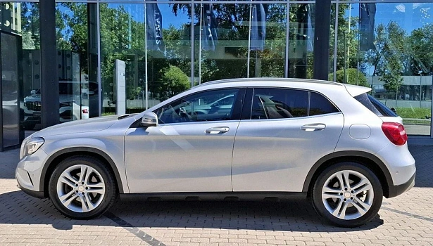 Mercedes-Benz GLA 250 4MATIC Внедорожник Особая серия (211 л.с.) фото 3