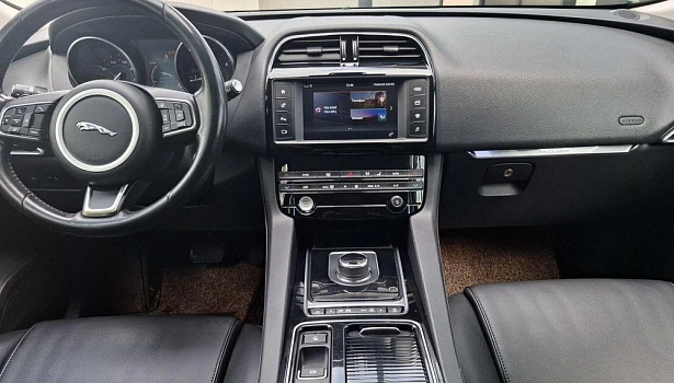 Jaguar F-Pace 2.0d 4WD Внедорожник Prestige (180 л.с.) фото 9