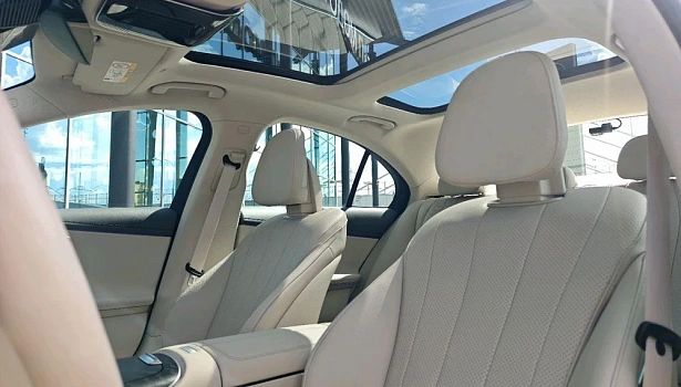 Mercedes-Benz E 2.0d 4MATIC Седан (197 л.с.) фото 19