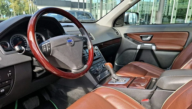 Volvo XC90 2.5 4WD Внедорожник (5 мест) (210 л.с.) фото 10